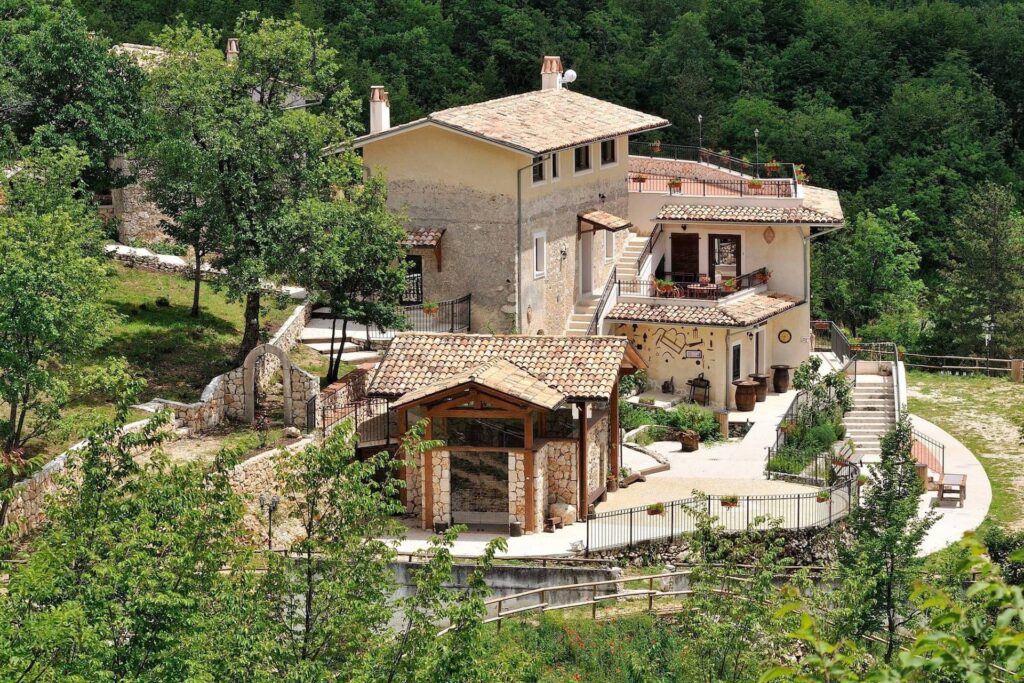 comibene villaggio degli dei 2