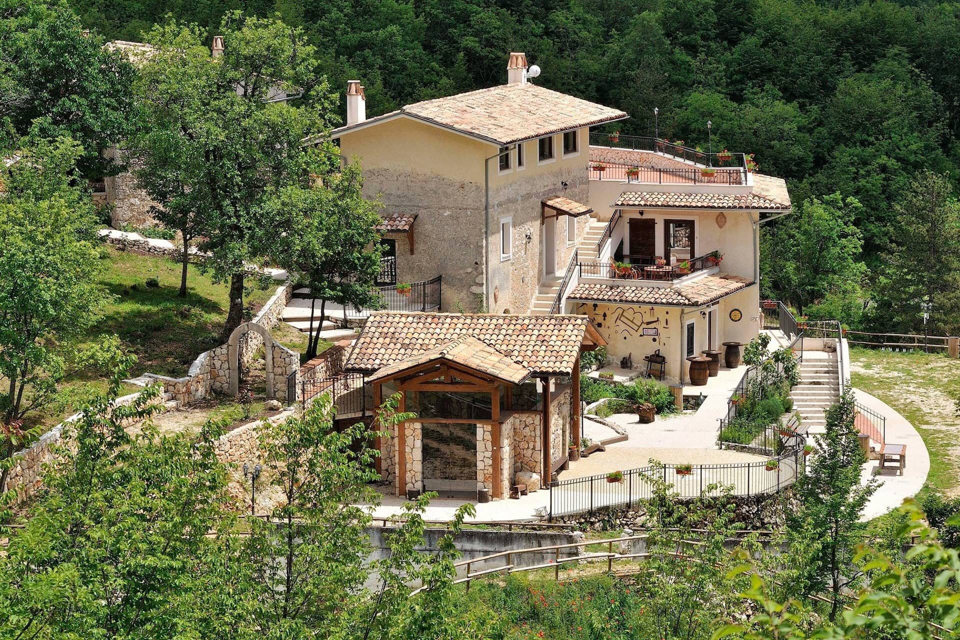 comibene villaggio degli dei 2